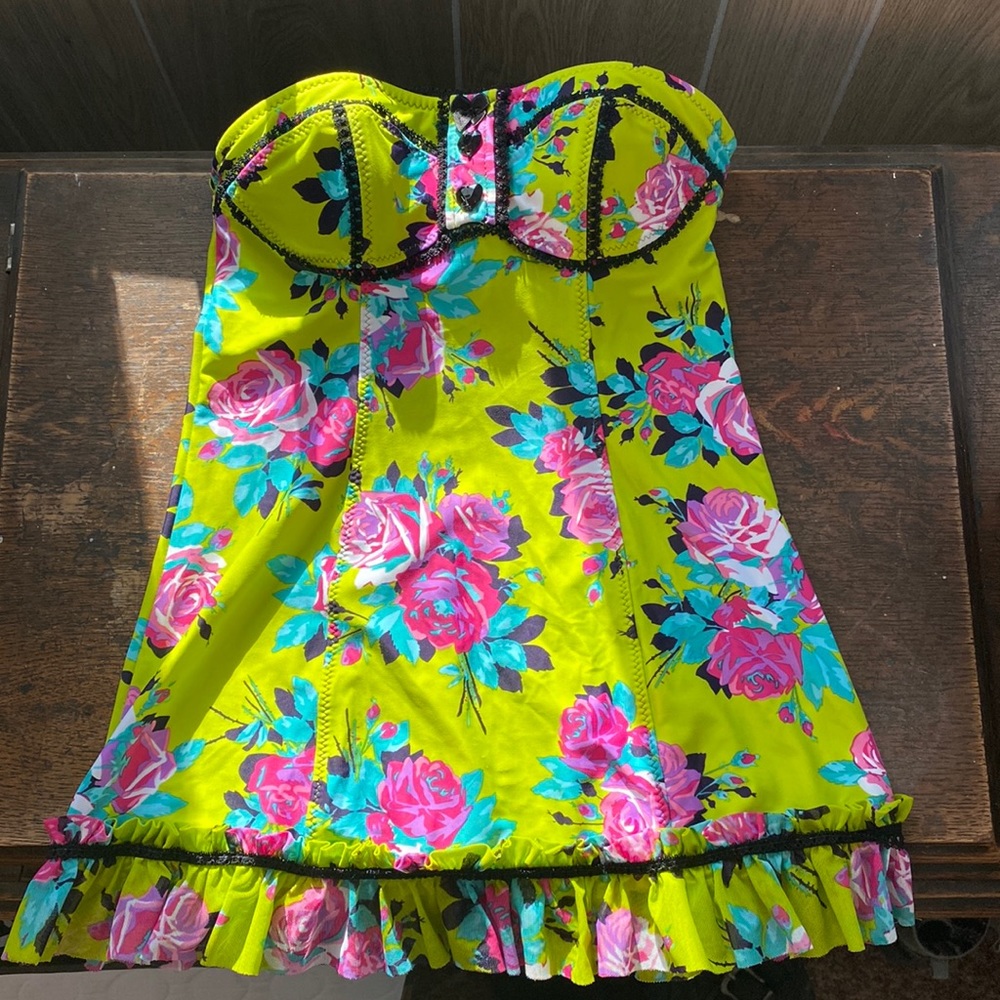 Betsy Johnson Swimwear top size Small